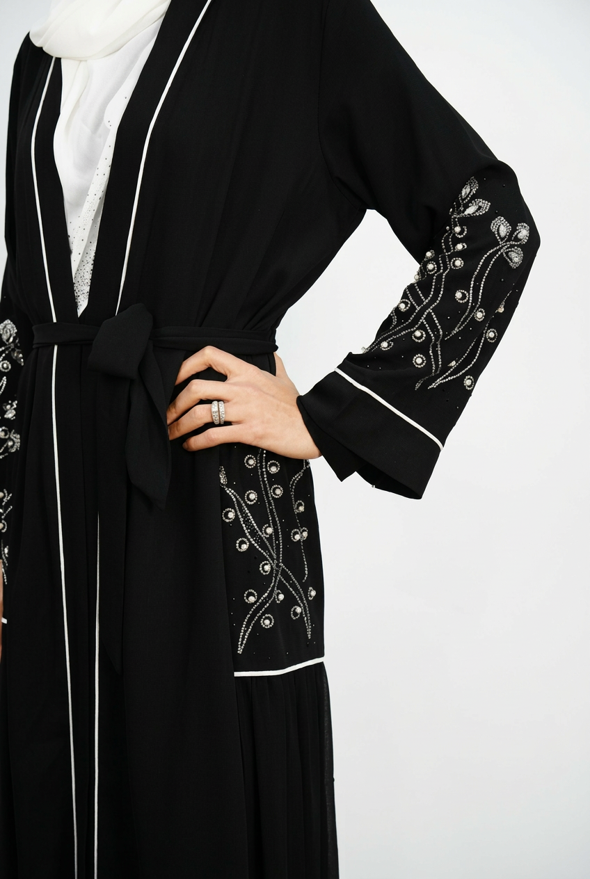 Abaya waist and sleeve detail