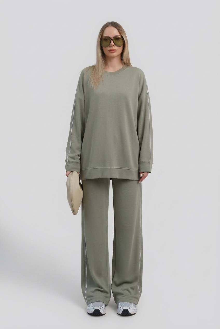 Cleaned-up green Elana Comfort Set front view