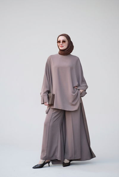 Professional full-length outfit photo