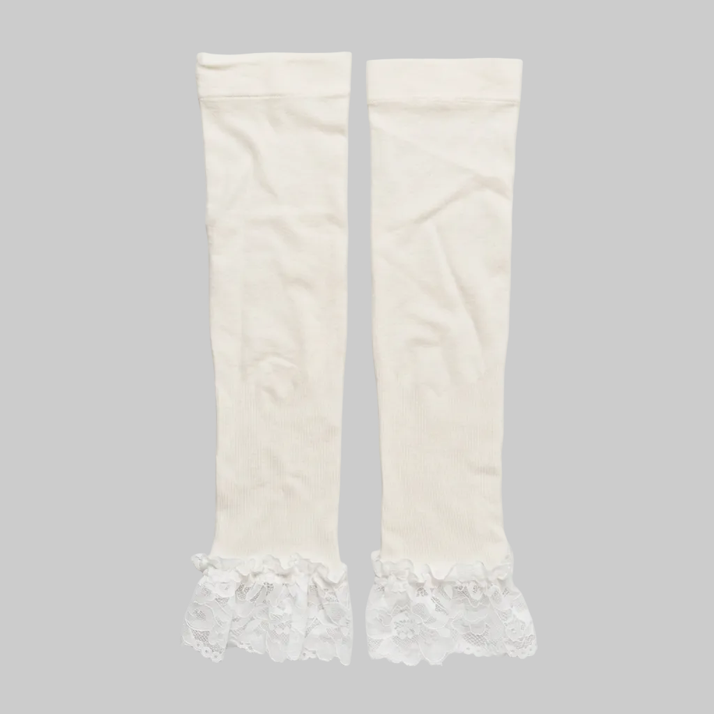 Sleeve photo 10, overlapping white pair
